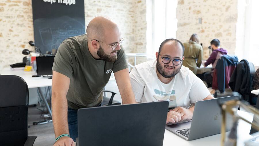 echanges_collaborateurs_ordinateurs.jpg echanges_collaborateurs_ordinateurs.jpg
