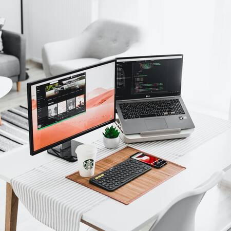 2-ordinateurs-avec-code.jpg